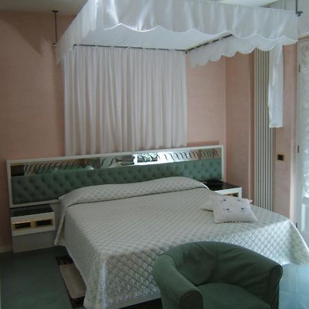 Hotel Matilde Марина-ді-Масса Номер фото