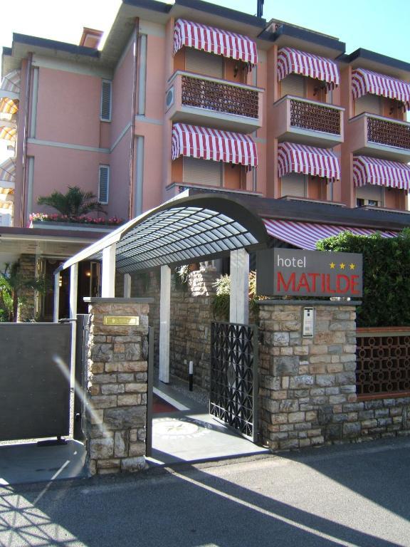 Hotel Matilde Марина-ді-Масса Екстер'єр фото
