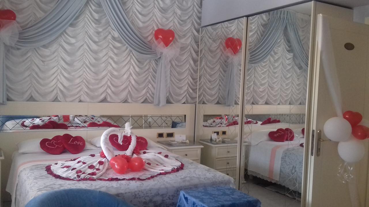 Hotel Matilde Марина-ді-Масса Екстер'єр фото